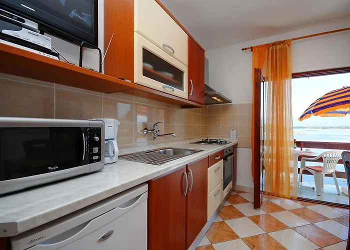 Seaside With A Swimming Pool - Zadar - 6153 شقة *