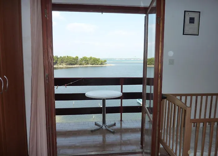 Seaside With A Swimming Pool - Zadar - 6153 شقة نين