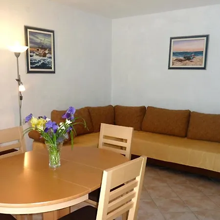 Seaside With A Swimming Pool Nin, Zadar - 6153 Apartman Nin