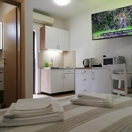 Apartman Seaside With A Swimming Pool Nin, Zadar - 6153 Nin